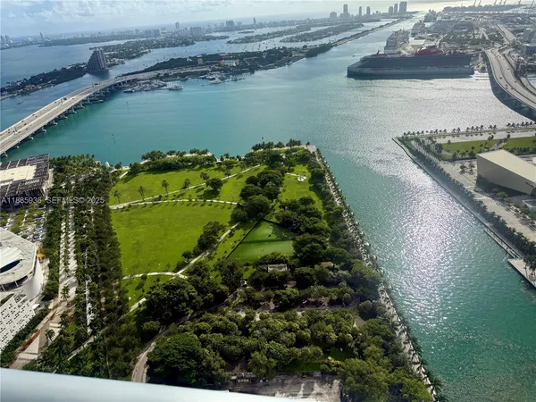 $719,000 | 900 Biscayne Boulevard, Unit 5104, Miami, FL 33132