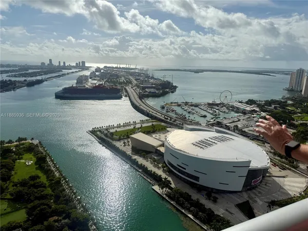 $719,000 | 900 Biscayne Boulevard, Unit 5104, Miami, FL 33132