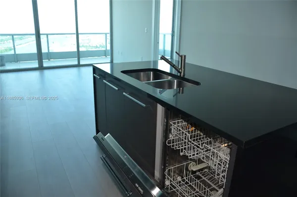 $719,000 | 900 Biscayne Boulevard, Unit 5104, Miami, FL 33132