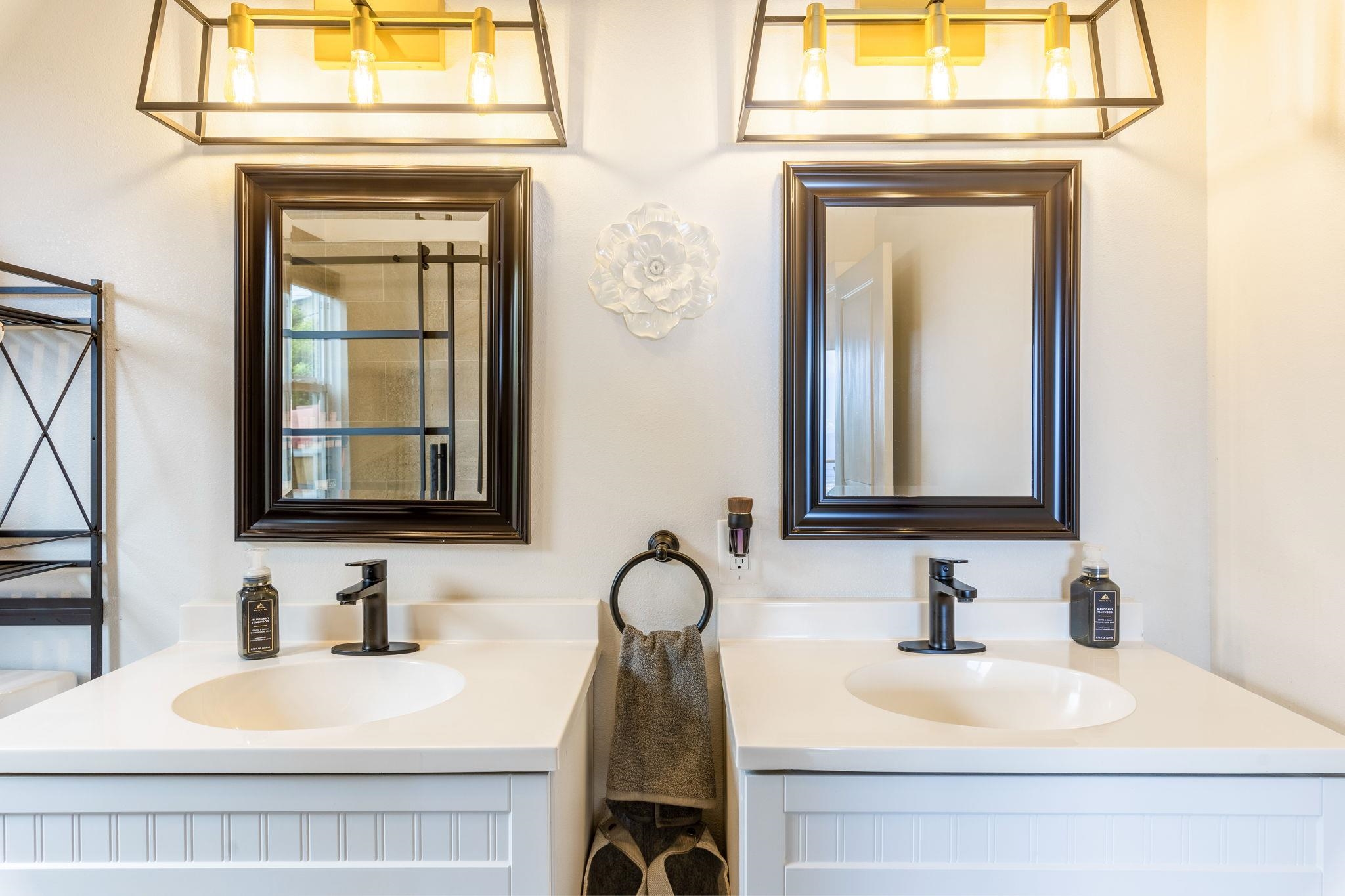 59 Waipoli Road Kula, HI 96790 - Photo 25 of 47 a bathroom with a sink and a mirror