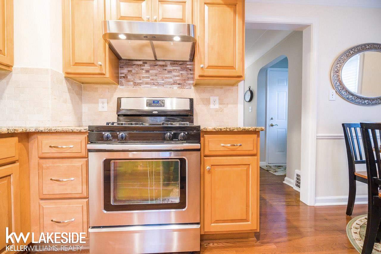 1833 Hampton Road Grosse Pointe, MI 48236 - Photo 14 of 45