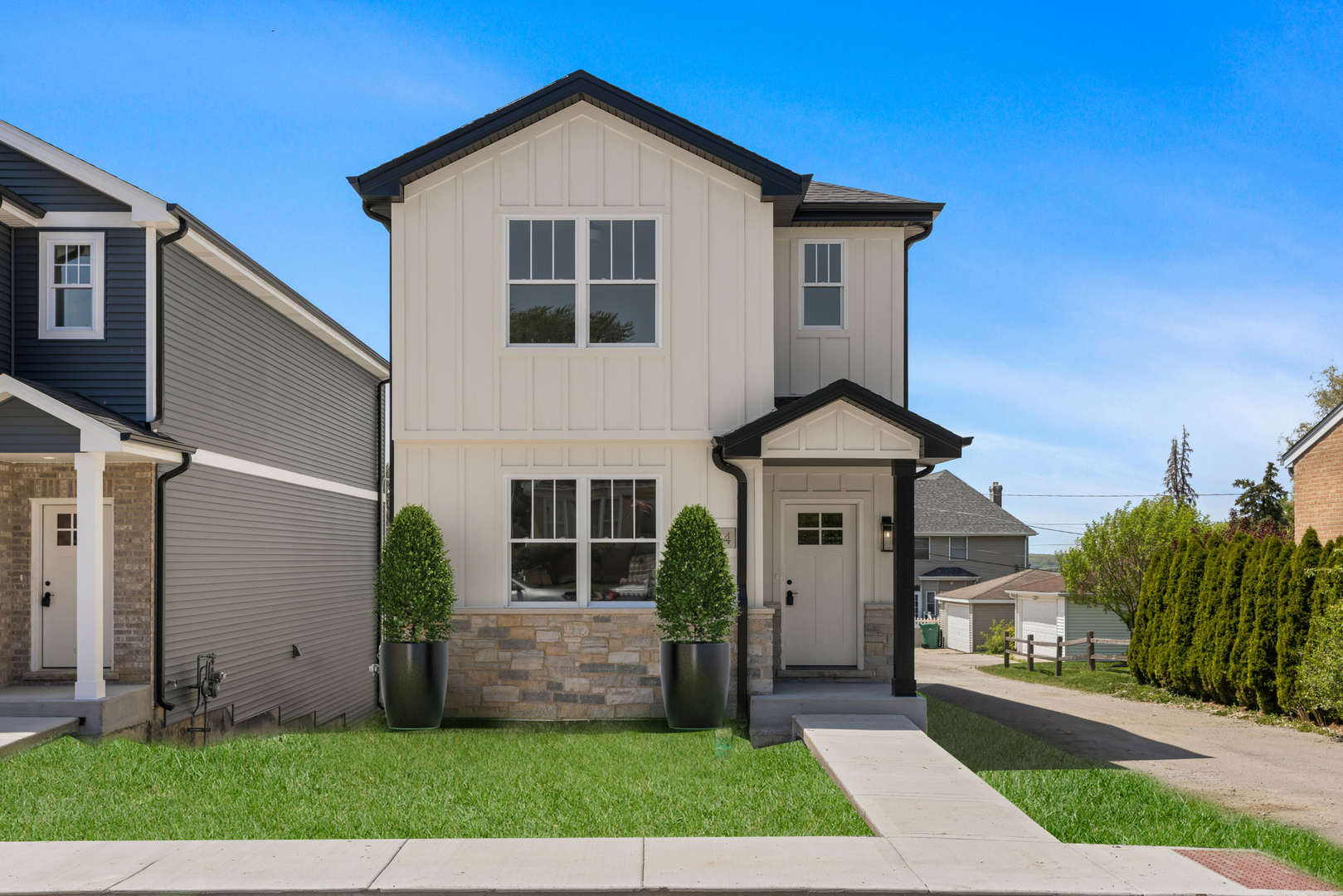 534 McCarthy Street Lemont, IL 60439 - Photo 1 of 23 a front view of a house with a yard