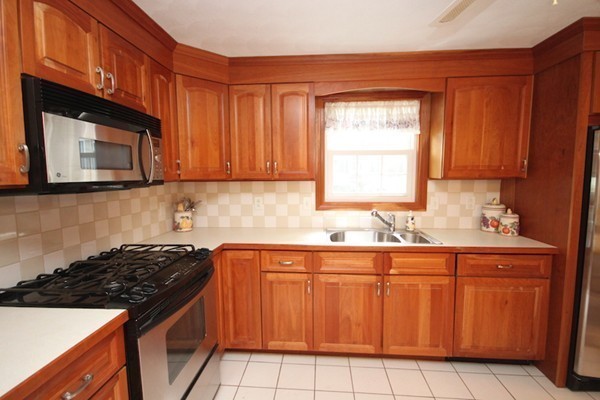 4 Harrow Road Norwood, MA 02062 - Photo 8 of 23 Gallery Image 8