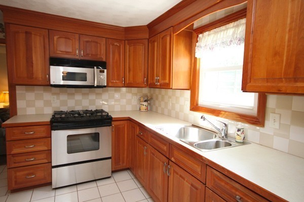 4 Harrow Road Norwood, MA 02062 - Photo 9 of 23 Gallery Image 9