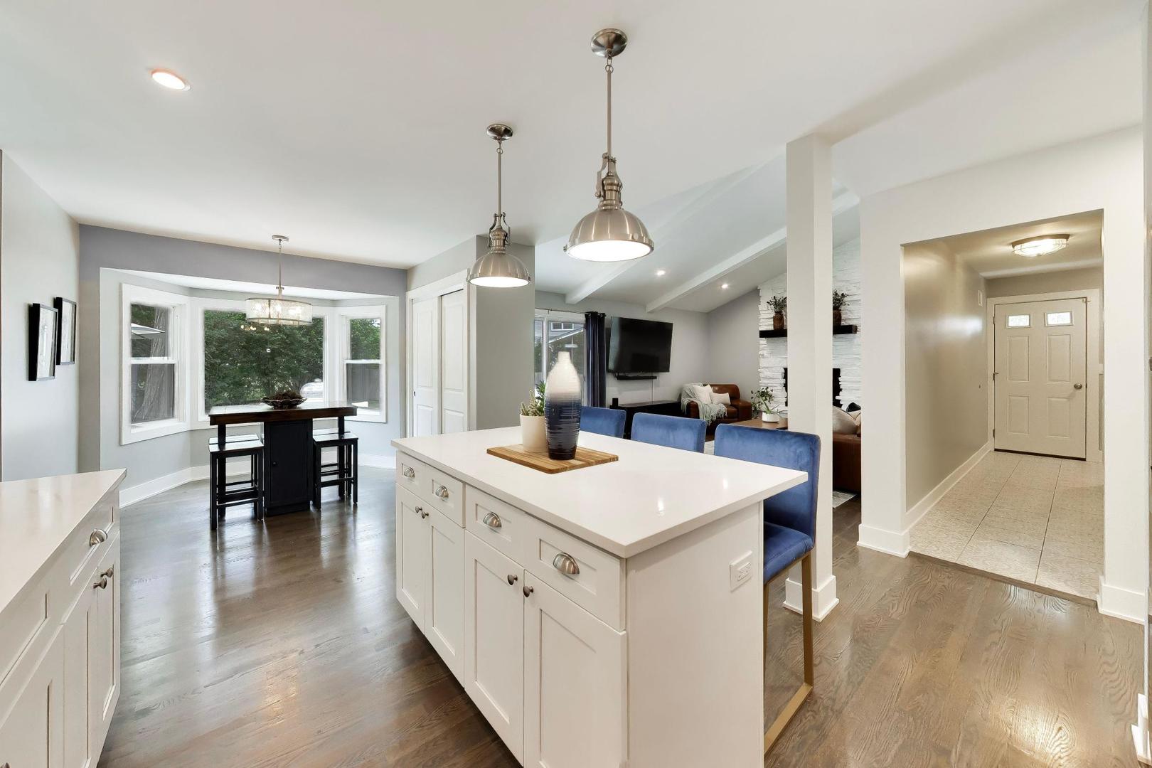 1052 Rolling Pass Glenview, IL 60025 - Photo 8 of 26