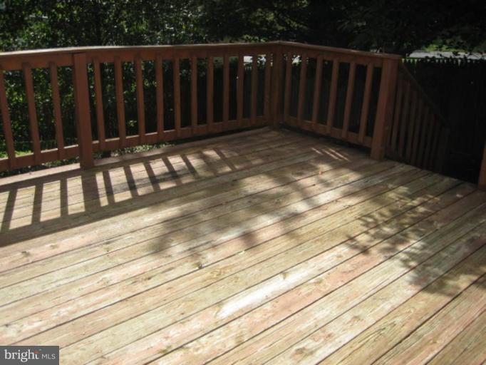 9004 Roundleaf Way Gaithersburg, MD 20879 - Photo 11 of 11 Deck