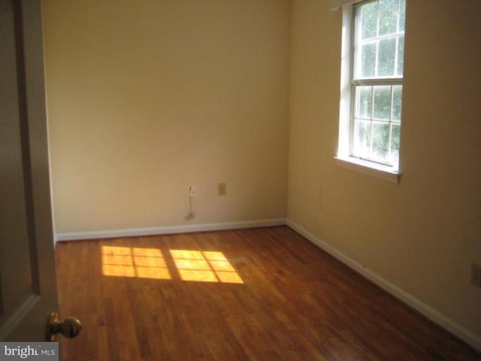 9004 Roundleaf Way Gaithersburg, MD 20879 - Photo 5 of 11 Bedroom #1