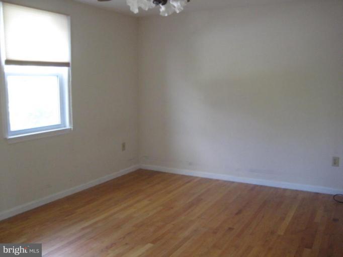 9004 Roundleaf Way Gaithersburg, MD 20879 - Photo 8 of 11 Bedroom #3