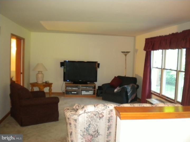 1225 Cowpath Road Hatfield, PA 19440 - Photo 4 of 17 Family Room