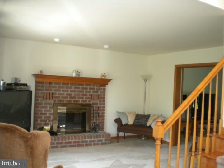 1225 Cowpath Road Hatfield, PA 19440 - Photo 5 of 17 Living Room