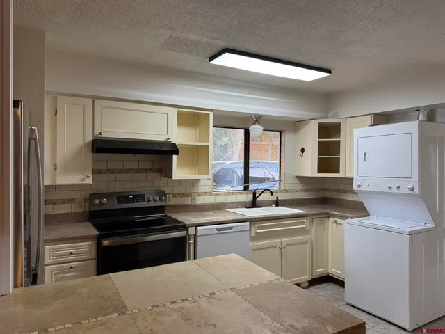 $450,000 | 464 1/2 Grand Avenue, Delta, CO 81416