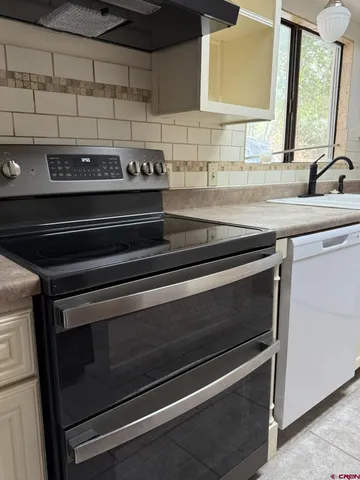 $450,000 | 464 1/2 Grand Avenue, Delta, CO 81416