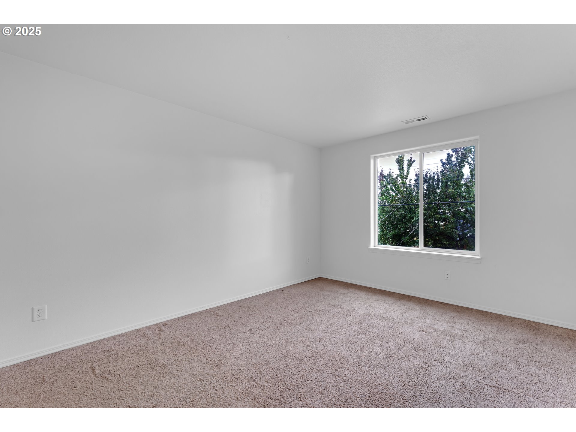 8115 Southeast Lambert Street Portland, OR 97206 - Photo 14 of 25