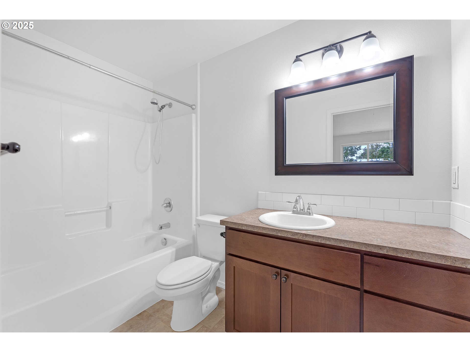 8115 Southeast Lambert Street Portland, OR 97206 - Photo 16 of 25