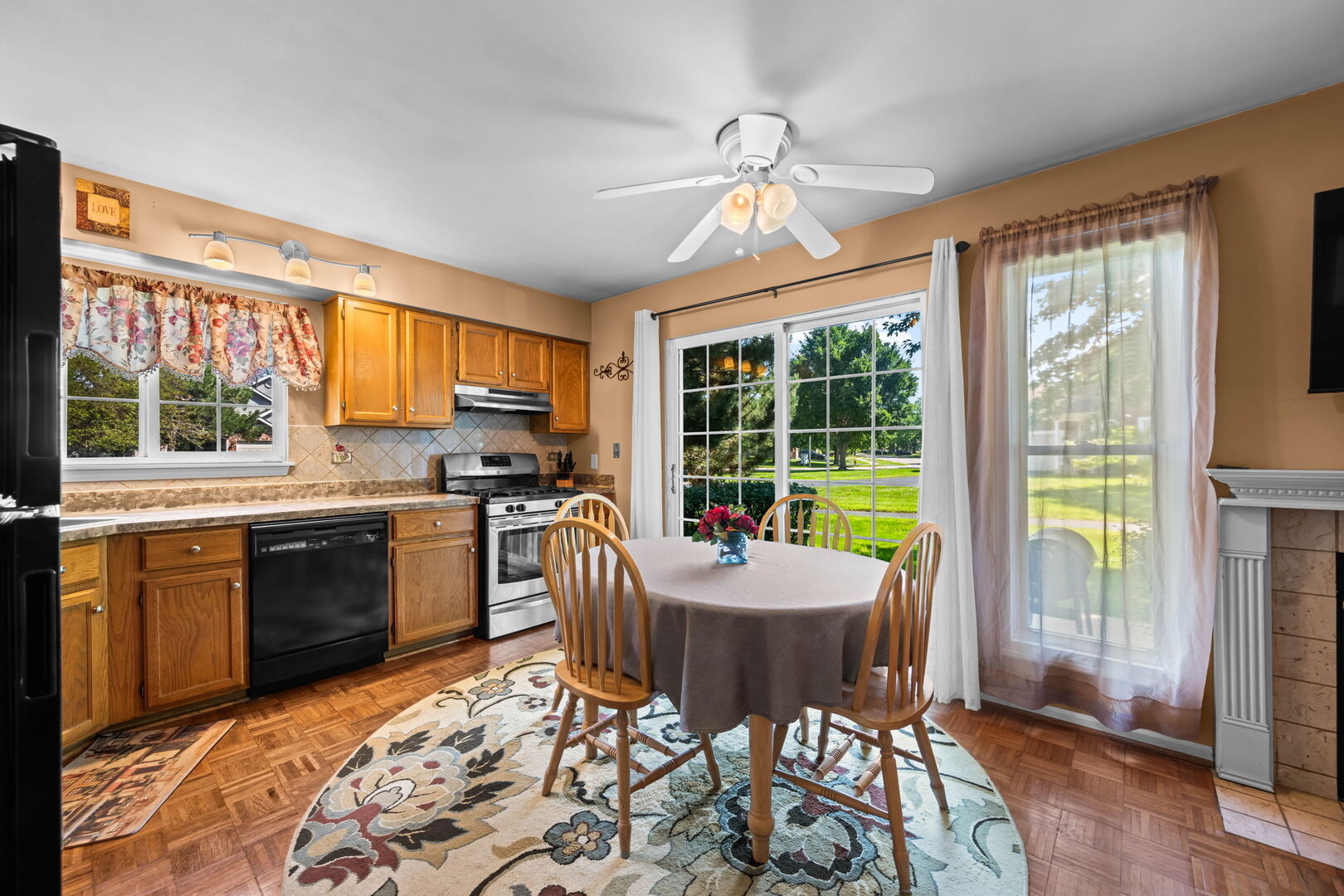 1343 Ridgefield Circle Carol Stream, IL 60188 - Photo 5 of 20 Gallery Image 5