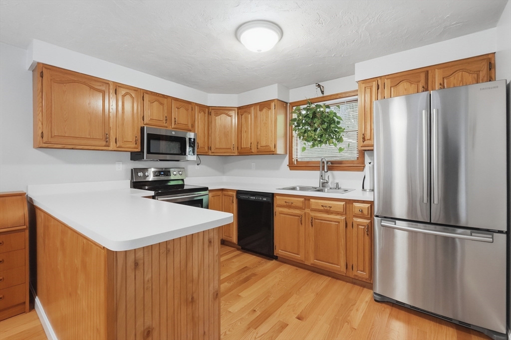 30 Golden Hills Road Saugus, MA 01906 - Photo 12 of 40