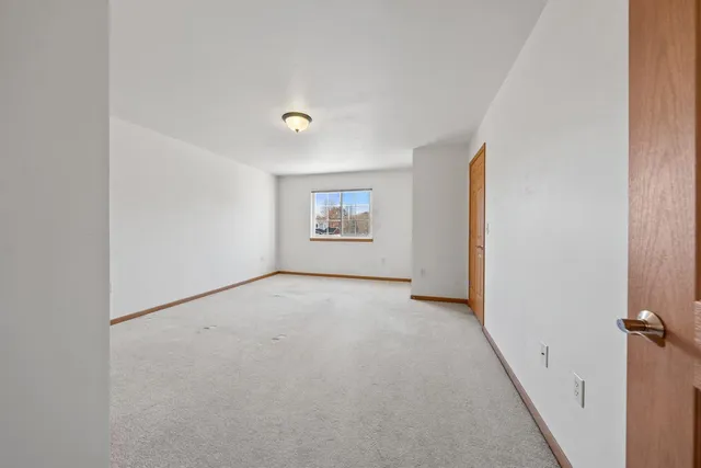 $184,900 | 1915 Riverside Drive, Unit F, Green Bay, WI 54313