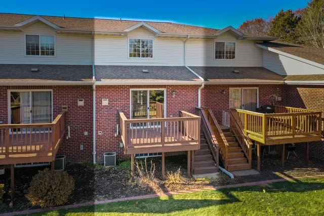 $184,900 | 1915 Riverside Drive, Unit F, Green Bay, WI 54313