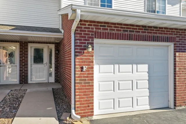 $184,900 | 1915 Riverside Drive, Unit F, Green Bay, WI 54313