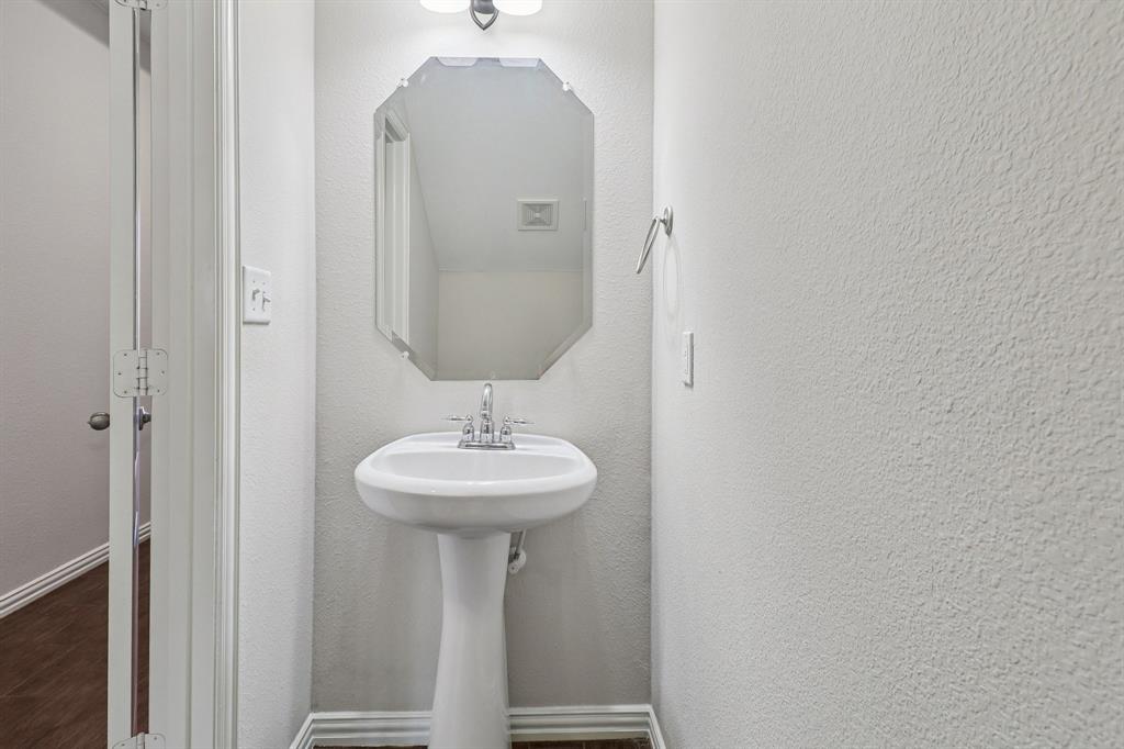 3828 Vienna Street Irving, TX 75038 - Photo 12 of 22