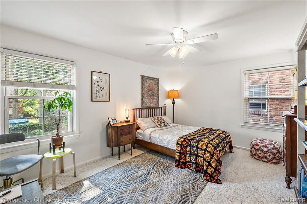 1683 Severn Road Grosse Pointe Woods, MI 48236 - Photo 25 of 47