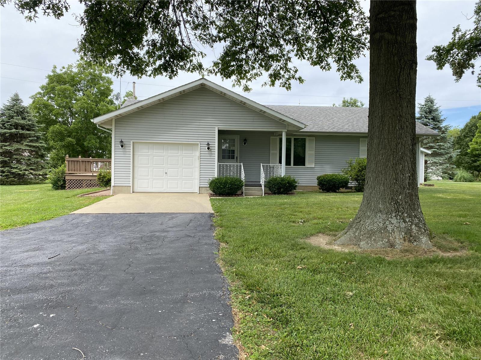 19609 Boulder Road Carlyle, IL 62231 - Photo 2 of 21
