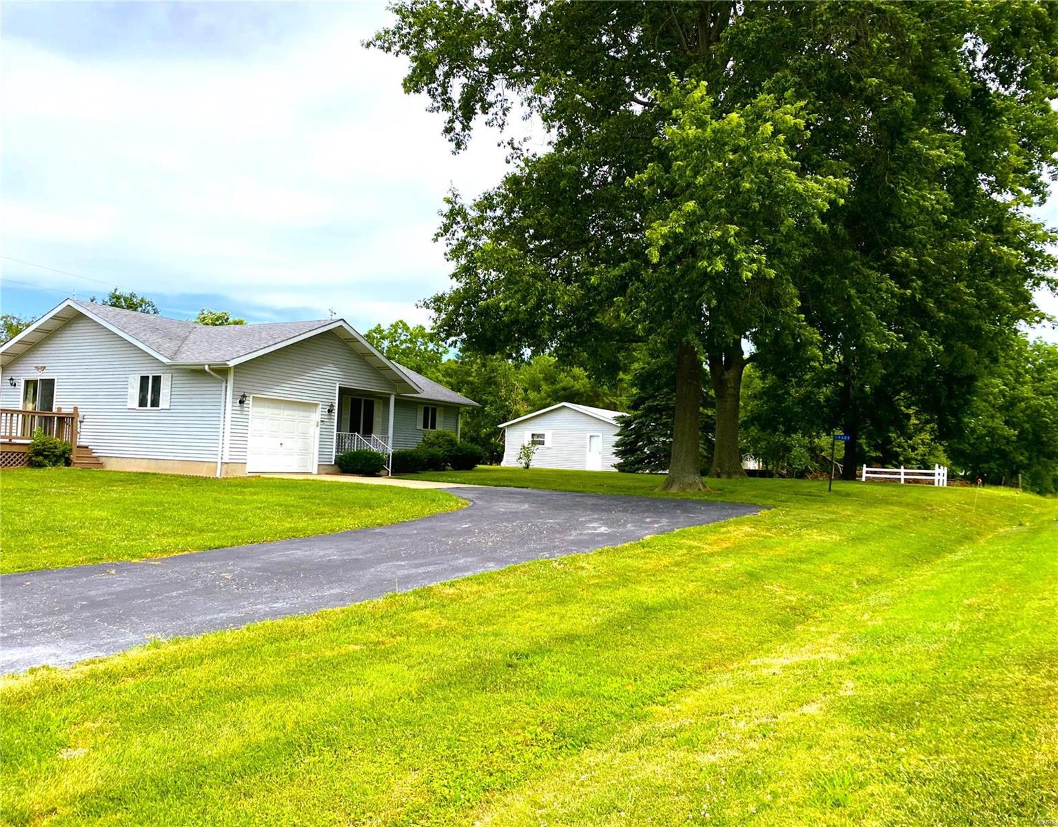 19609 Boulder Road Carlyle, IL 62231 - Photo 3 of 21