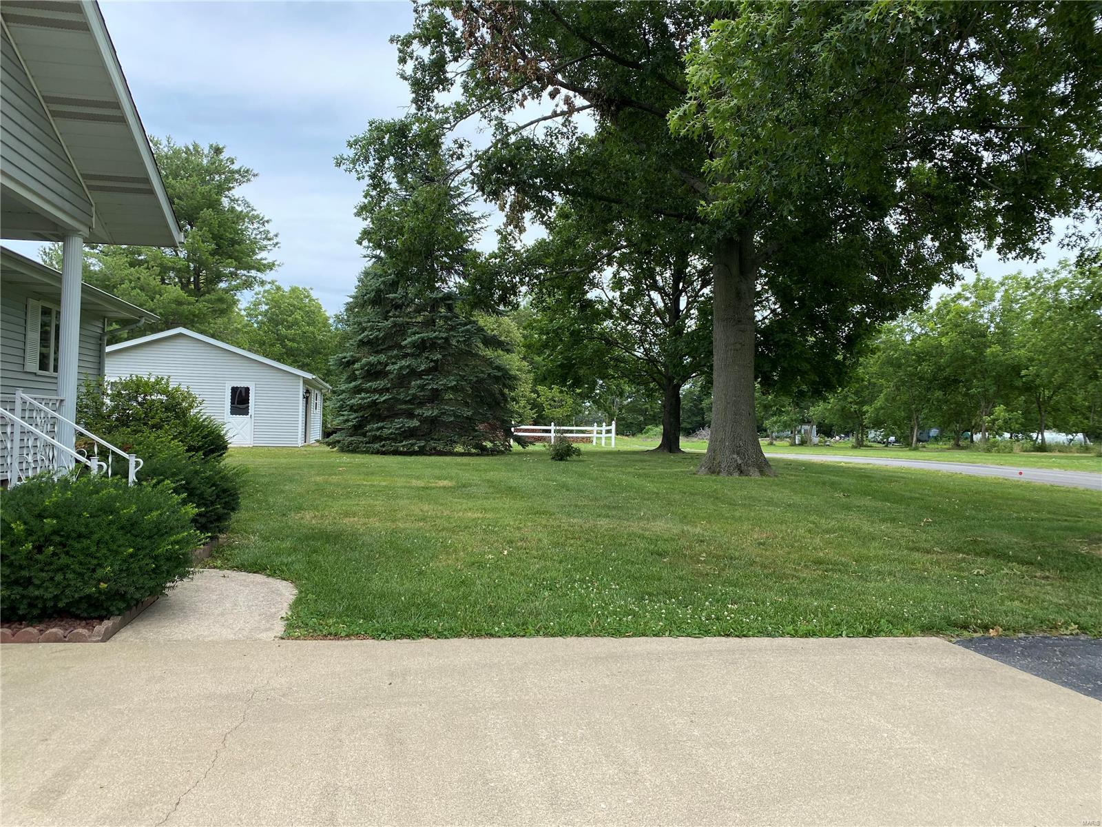 19609 Boulder Road Carlyle, IL 62231 - Photo 7 of 21