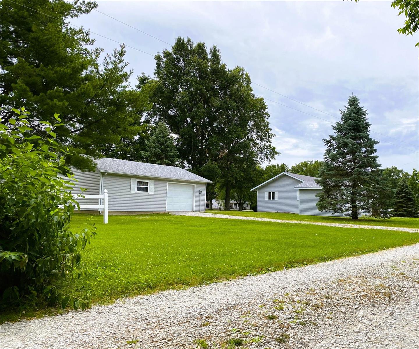 19609 Boulder Road Carlyle, IL 62231 - Photo 9 of 21