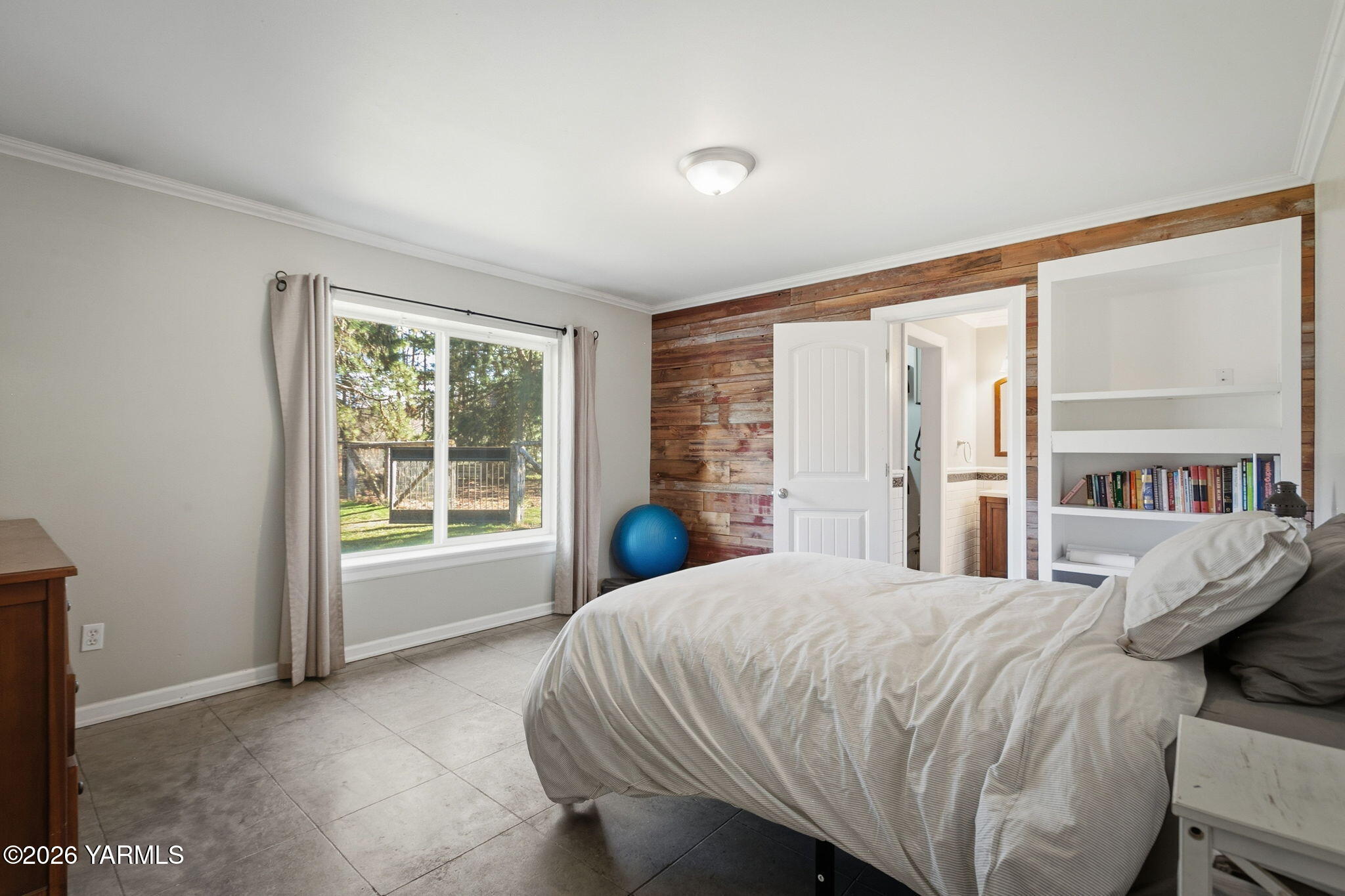 121 Rattlesnake Lane Naches, WA 98937 - Photo 19 of 44 Primary Bedroom - Main House