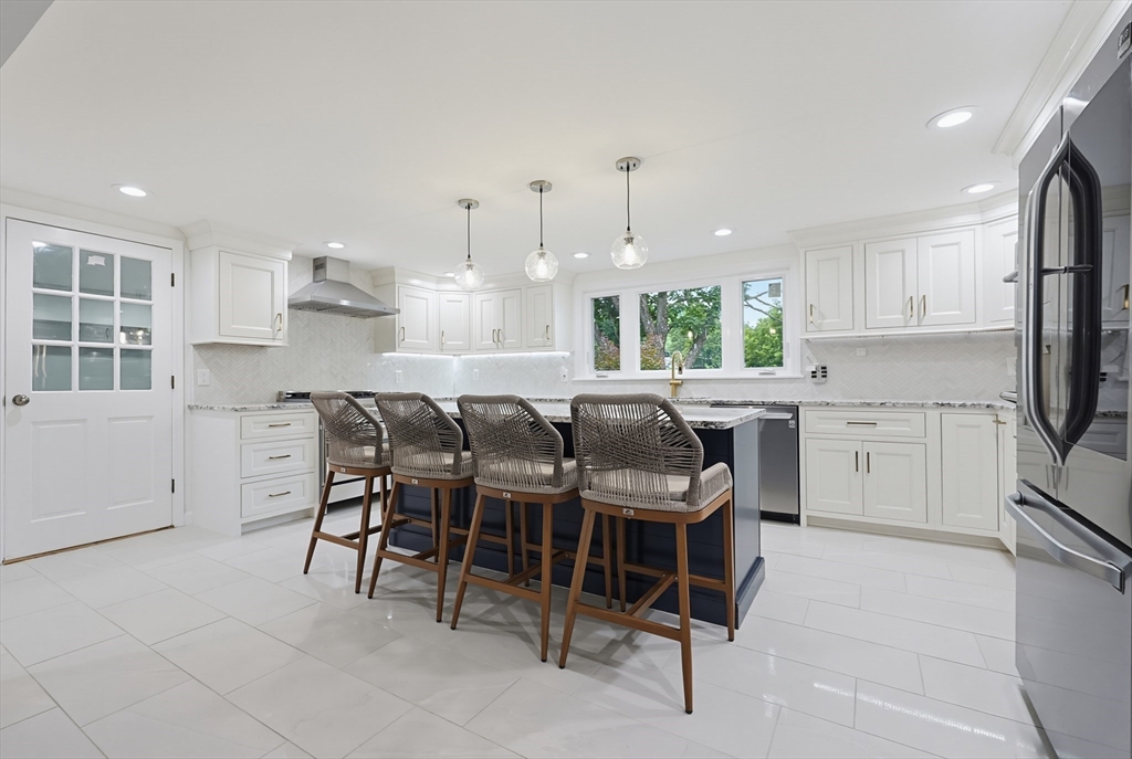32 Falcon Street Worcester, MA 01603 - Photo 8 of 42