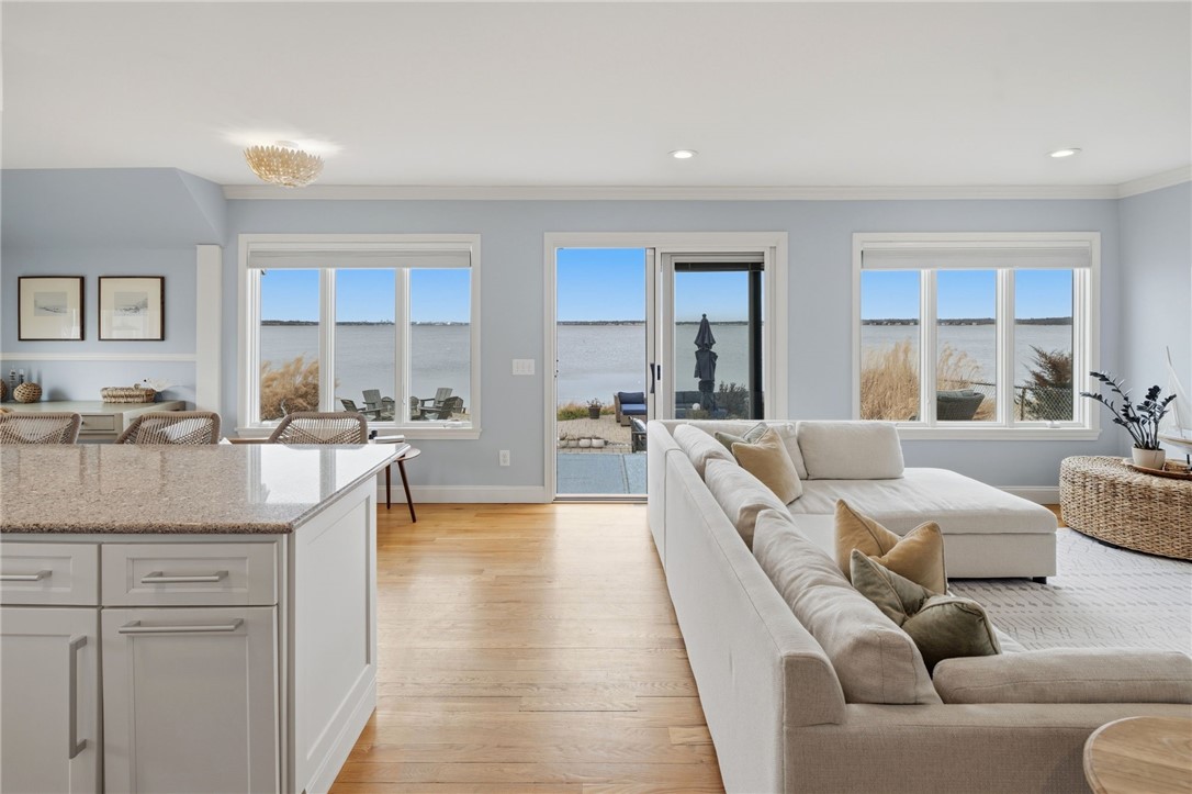 360 Shawomet Avenue Warwick, RI 02889 - Photo 13 of 47
