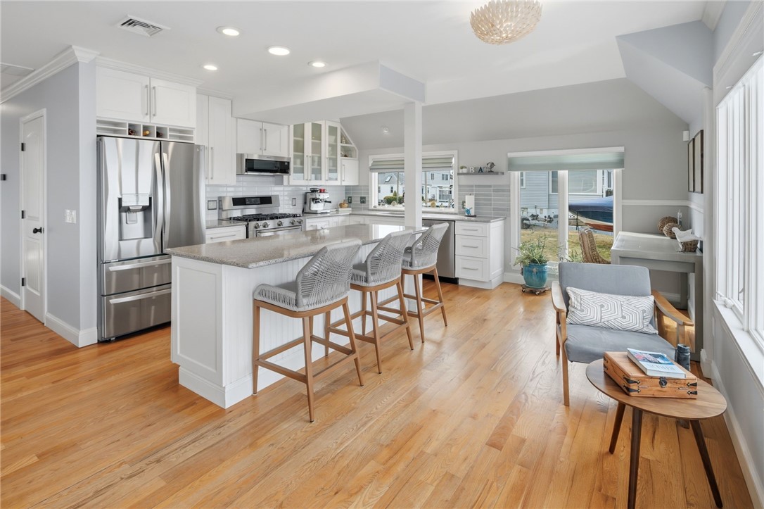 360 Shawomet Avenue Warwick, RI 02889 - Photo 15 of 47