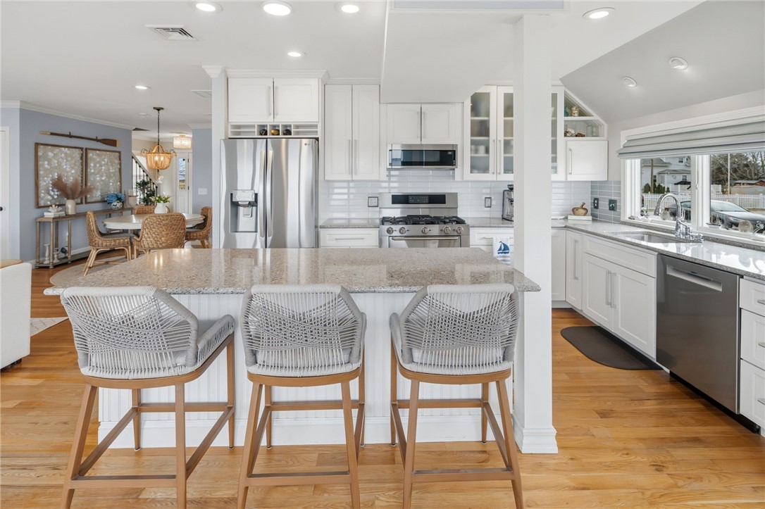 360 Shawomet Avenue Warwick, RI 02889 - Photo 16 of 47