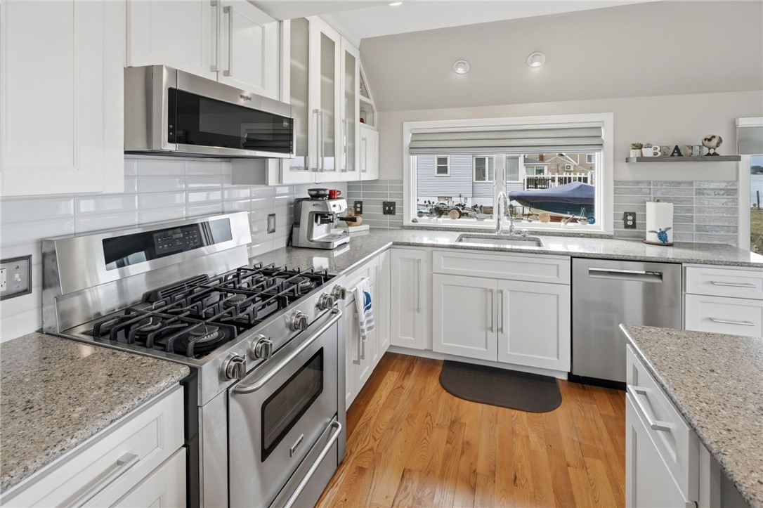 360 Shawomet Avenue Warwick, RI 02889 - Photo 18 of 47