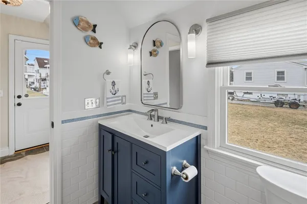 $1,300,000 | 360 Shawomet Avenue, Warwick, RI 02889