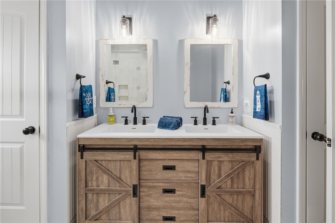360 Shawomet Avenue Warwick, RI 02889 - Photo 28 of 47 2nd floor bathroom with updated vanity