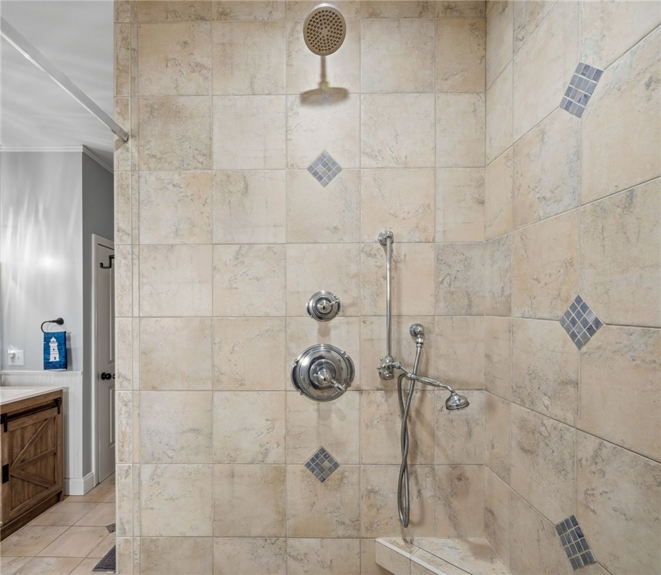 360 Shawomet Avenue Warwick, RI 02889 - Photo 29 of 47 2nd floor bathroom with tile walk in shower