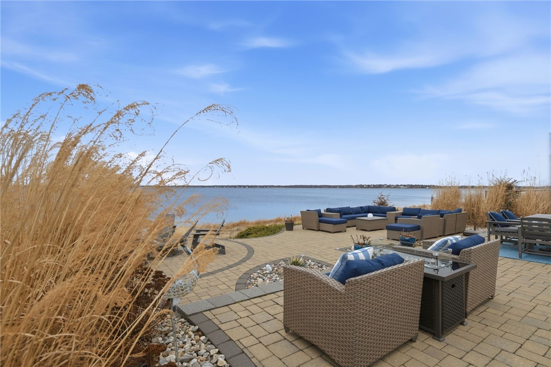 360 Shawomet Avenue Warwick, RI 02889 - Photo 35 of 47