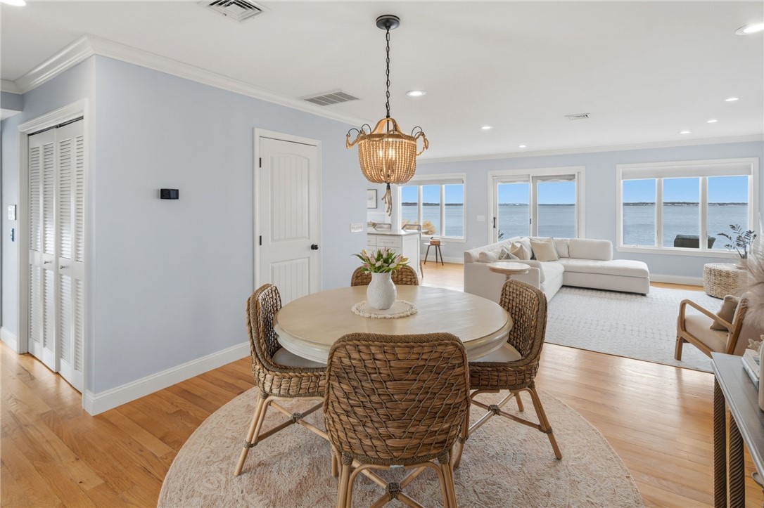360 Shawomet Avenue Warwick, RI 02889 - Photo 6 of 47