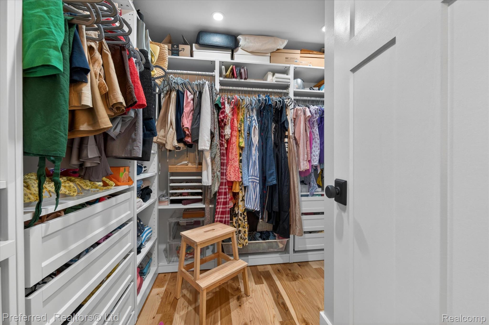 43751 Oakbrook Road Canton, MI 48187 - Photo 30 of 47 Walk-in closet featuring custom Organizer