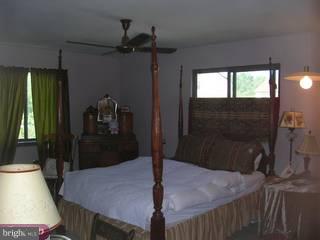824 Crestview Road Philadelphia, PA 19128 - Photo 4 of 6