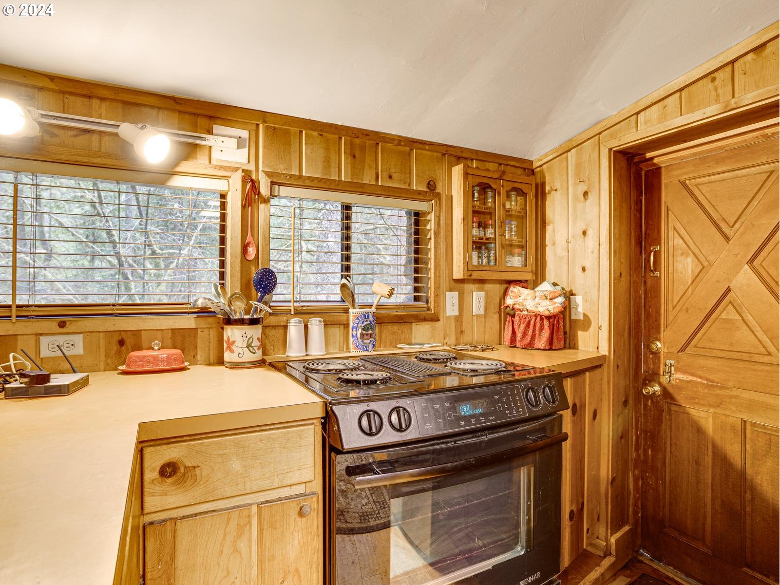75402 East Zigzag Mountain Road Rhododendron, OR 97049 - Photo 28 of 41 Gallery Image 28
