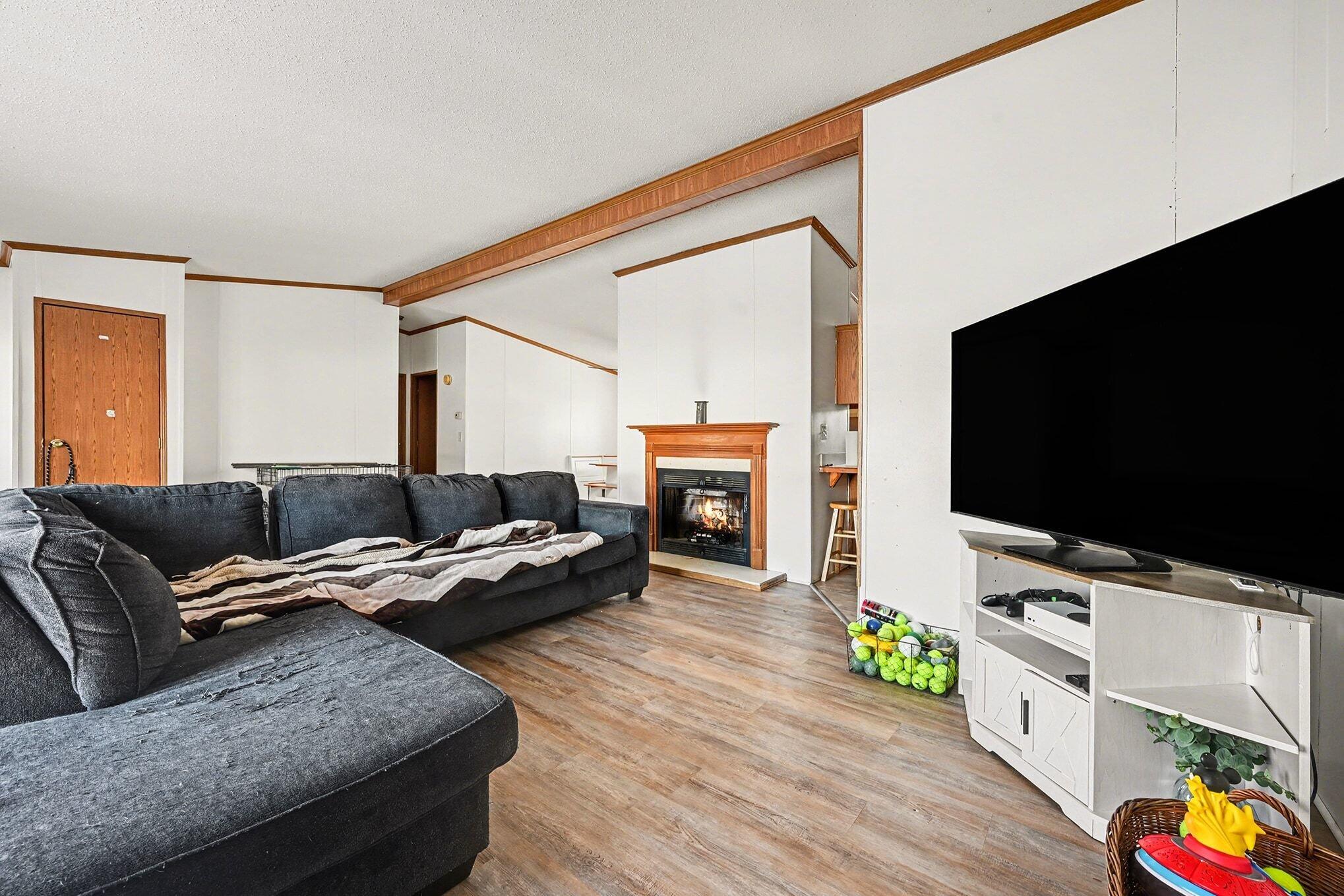 1476 Goodrich Street Allegan, MI 49010 - Photo 4 of 21 004_file_2341