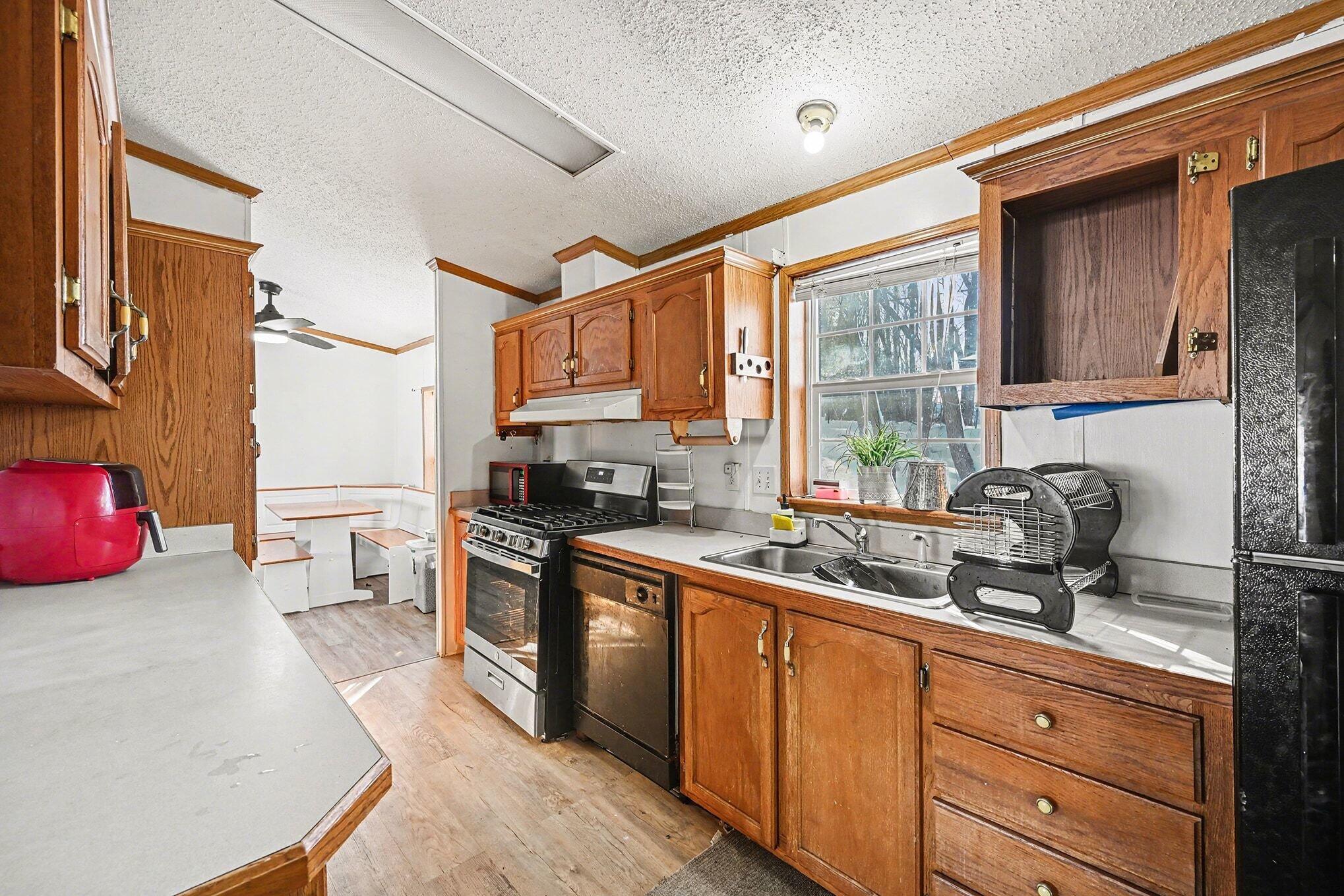 1476 Goodrich Street Allegan, MI 49010 - Photo 8 of 21 010_file_3936