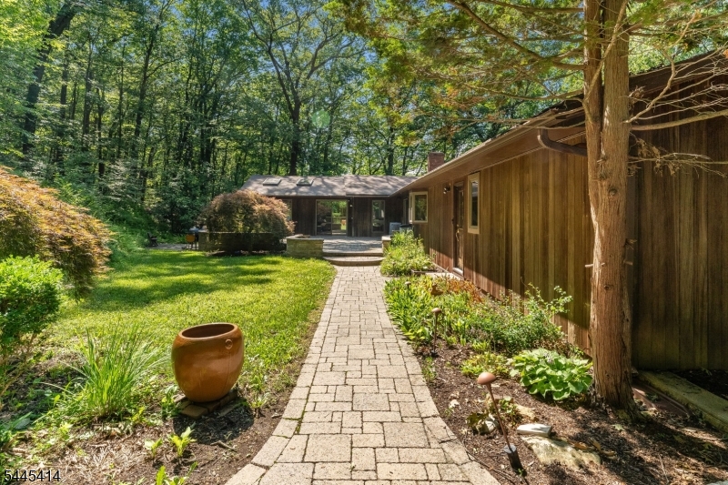 9 Delwood Road Chester, NJ 07930 - Photo 10 of 13 Gallery Image 10
