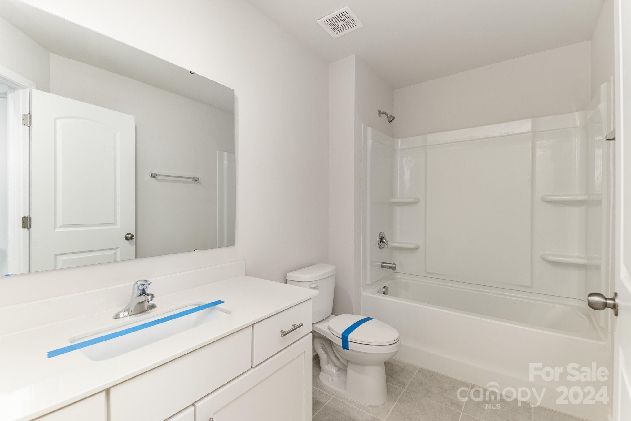 9130 Ramsford Road Charlotte, NC 28227 - Photo 14 of 18 a bathroom with a sink a toilet and a bathtub