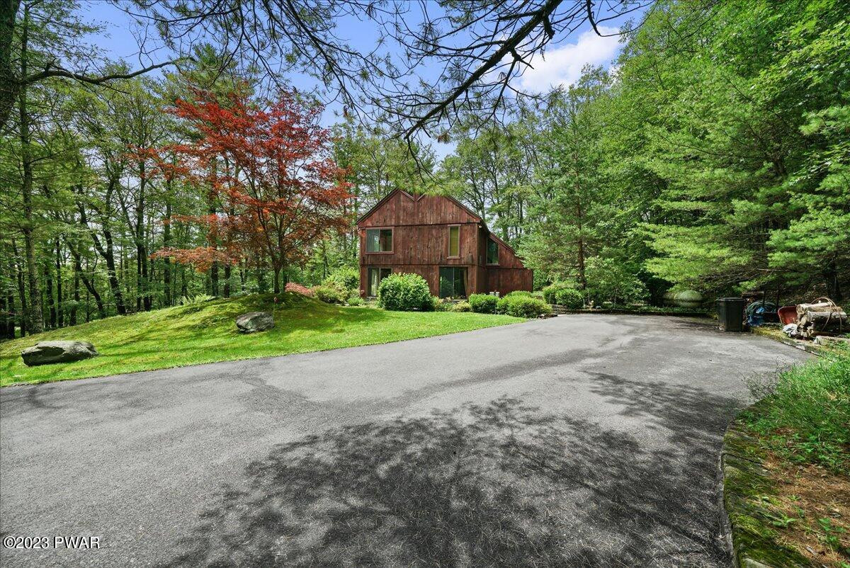 262 Foster Hill Road Milford, PA 18337 - Photo 58 of 64 Driveway view