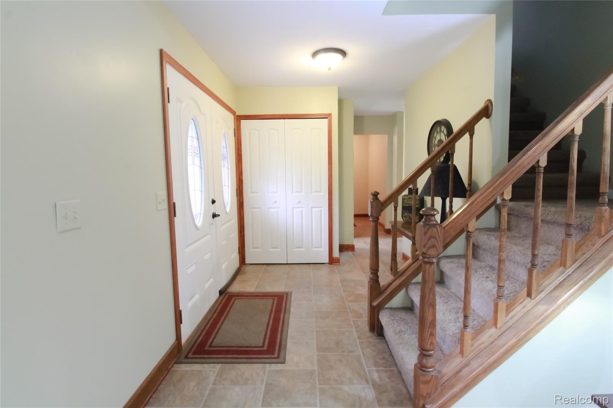 734 Kentucky Drive Rochester, MI 48307 - Photo 8 of 55 4FFF4F17-9112-4E8A-9BF4-2C5DA7E0AEBD.jpeg