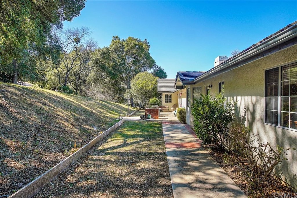 9405 Santa Cruz Road Atascadero, CA 93422 - Photo 18 of 43